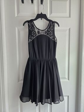 Way-in Sleeveless Black Embellished Formal Dress Size 1 Length 33in